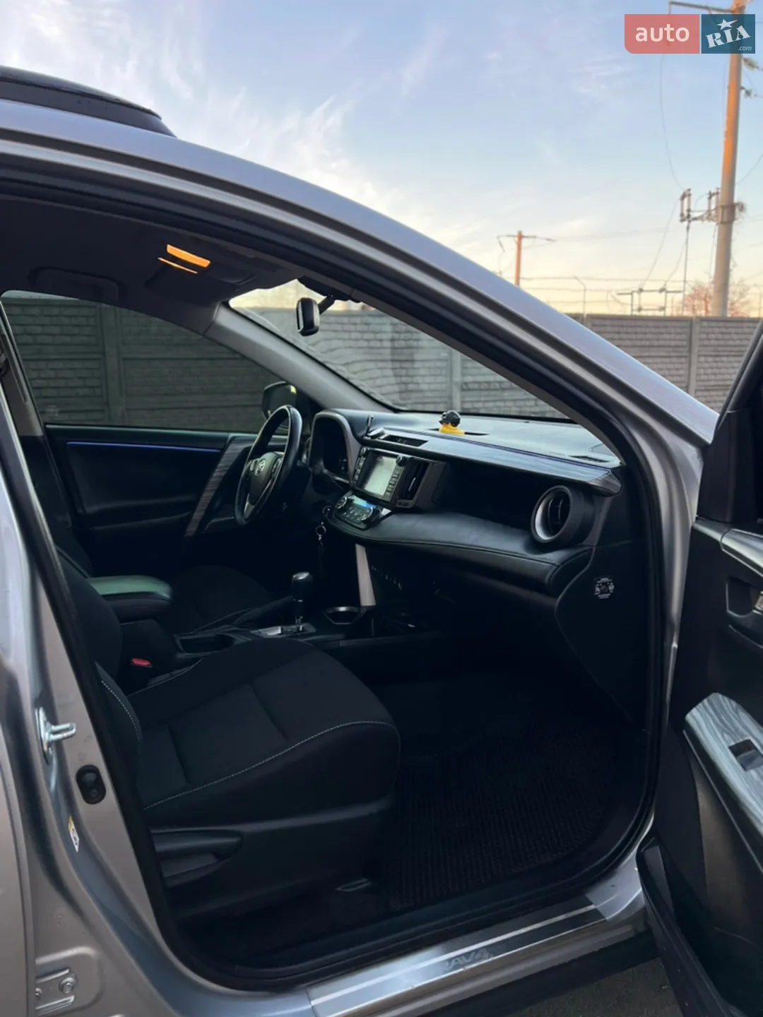 2017 Toyota RAV 4 - мініатюра 16