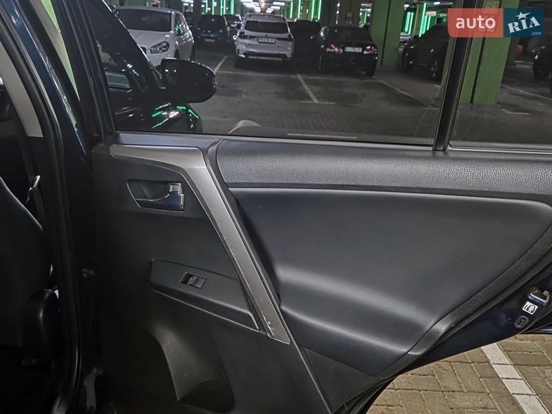 Внедорожник / Кроссовер Toyota RAV4 2017 в Киеве фото 6 Внедорожник / Кроссовер Toyota RAV4 2017 в Киеве