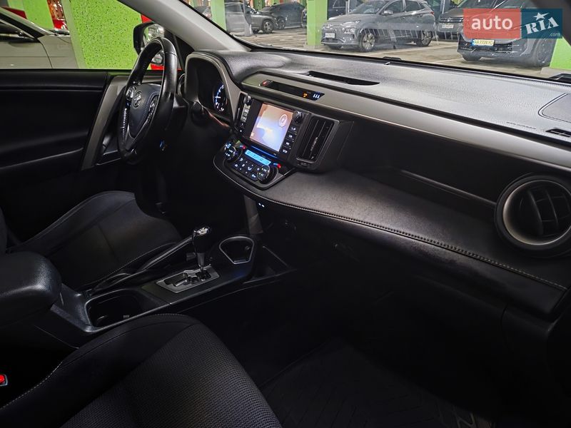 Внедорожник / Кроссовер Toyota RAV4 2017 в Киеве фото 12 Внедорожник / Кроссовер Toyota RAV4 2017 в Киеве