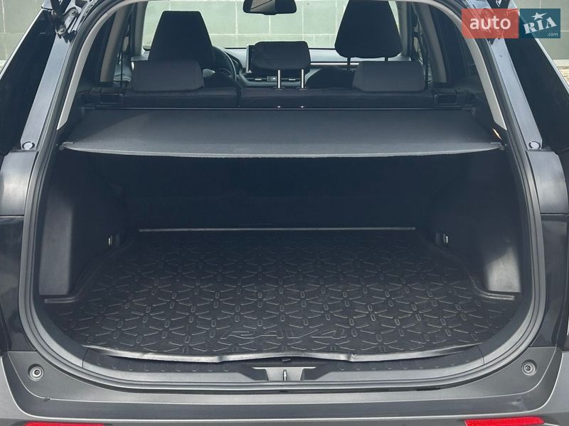 Внедорожник / Кроссовер Toyota RAV4 2020 в Черновцах