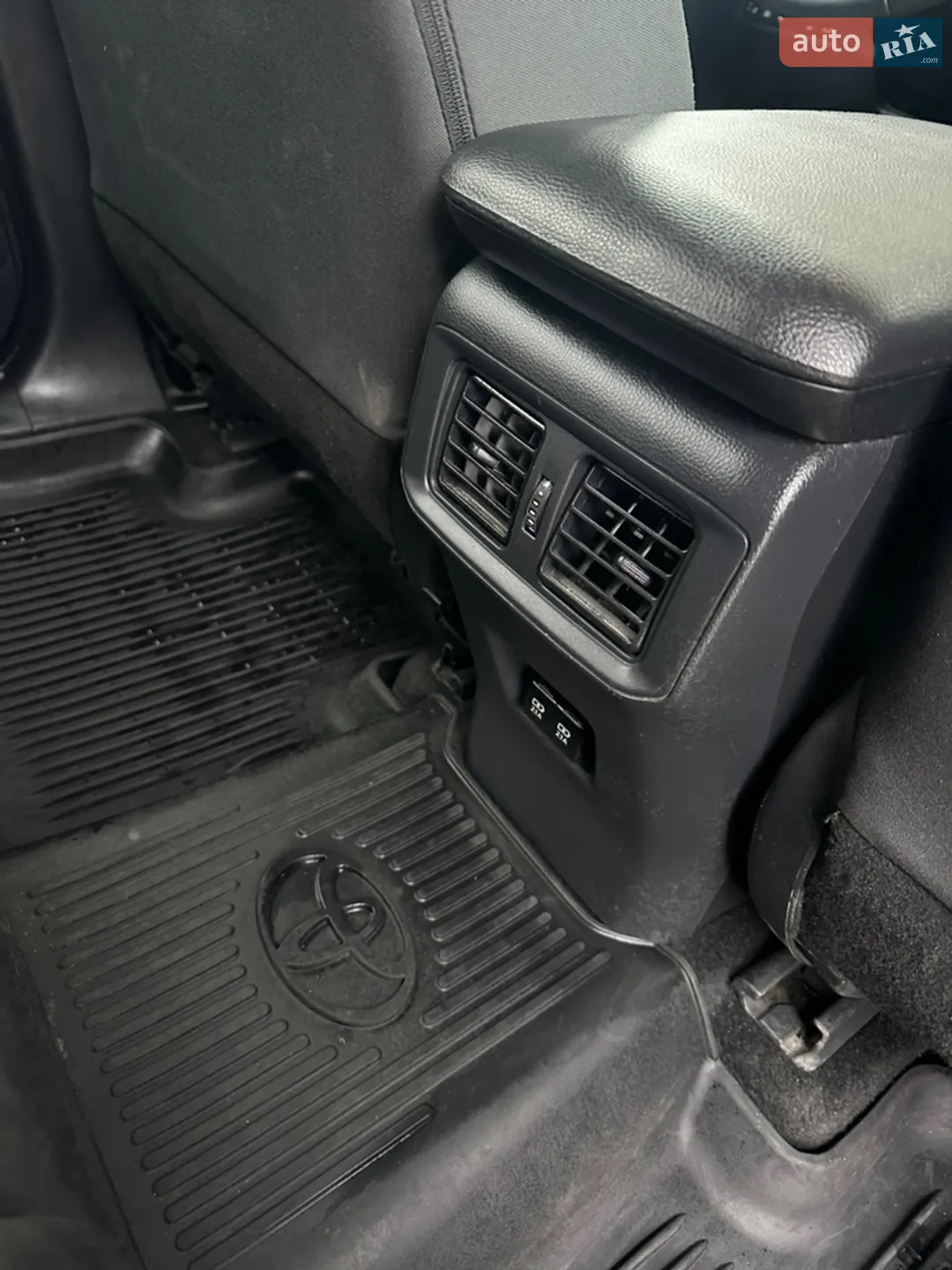 2019 Toyota RAV 4 - мініатюра 12