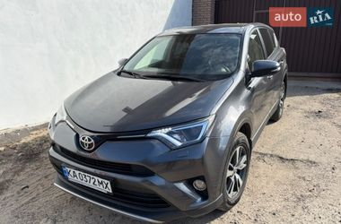 Внедорожник / Кроссовер Toyota RAV4 2017 в Киеве