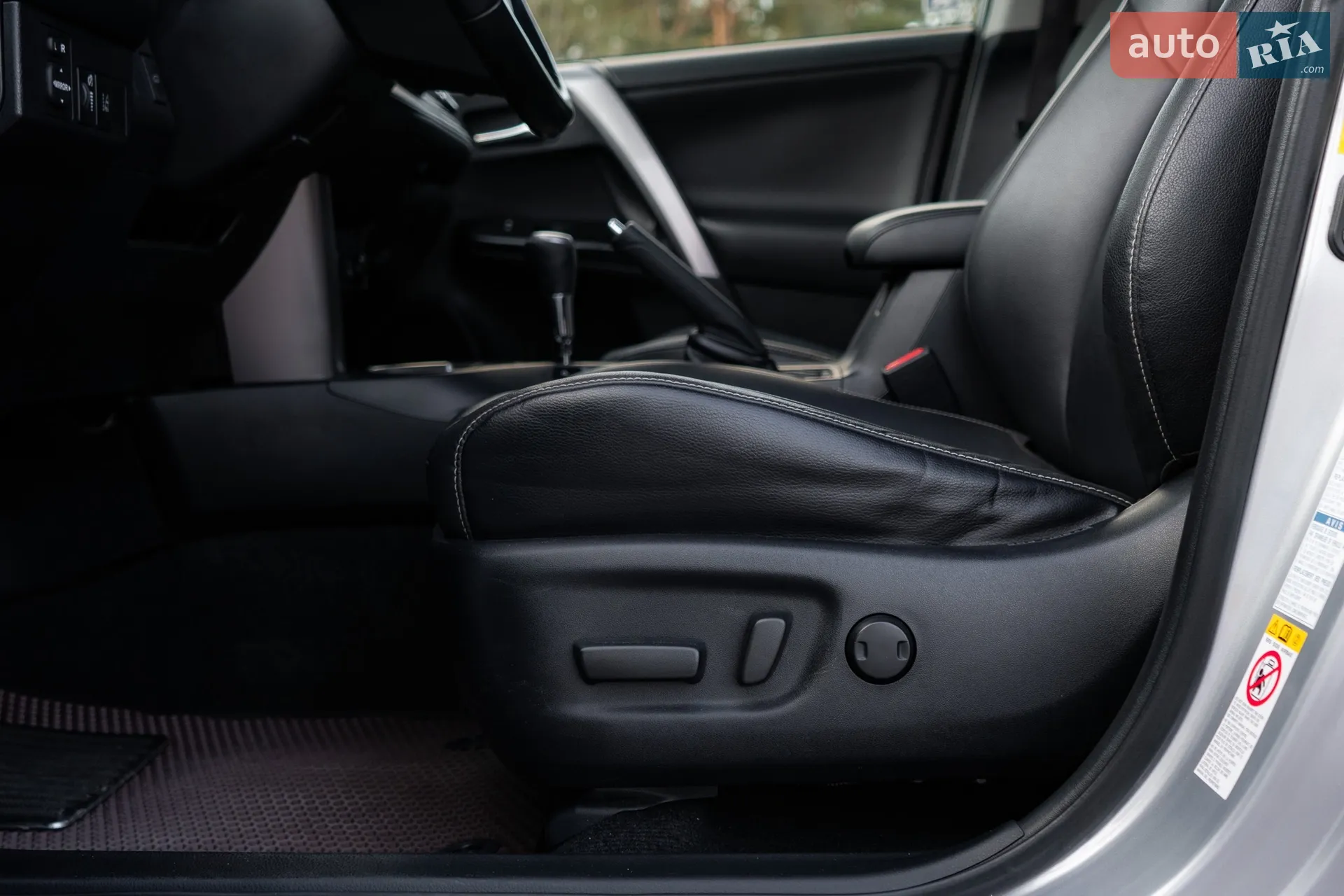2016 Toyota RAV 4 - мініатюра 39