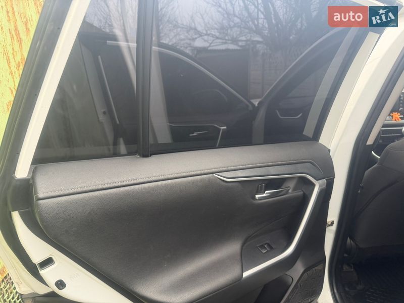 Позашляховик / Кросовер Toyota RAV4 2021 в Кривому Розі