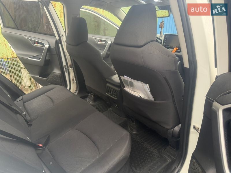 Позашляховик / Кросовер Toyota RAV4 2021 в Кривому Розі