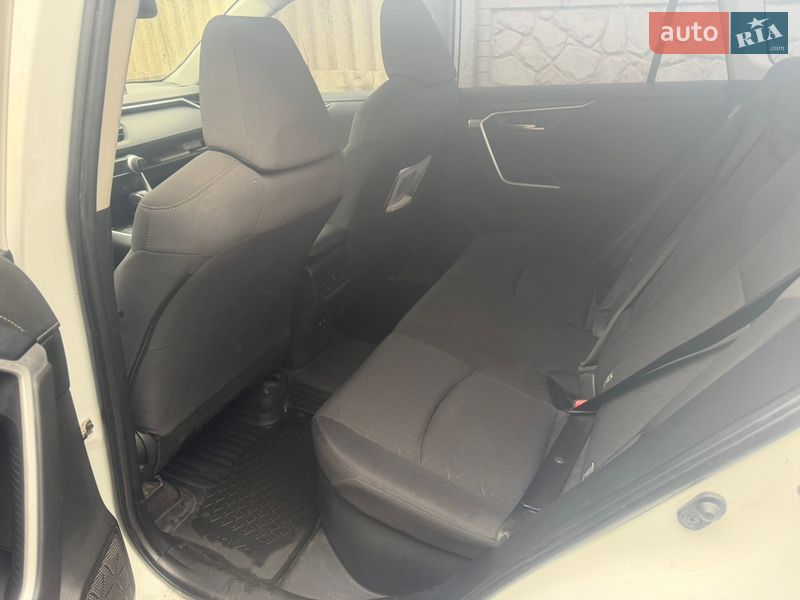 Позашляховик / Кросовер Toyota RAV4 2021 в Кривому Розі