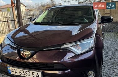 Позашляховик / Кросовер Toyota RAV4 2017 в Харкові