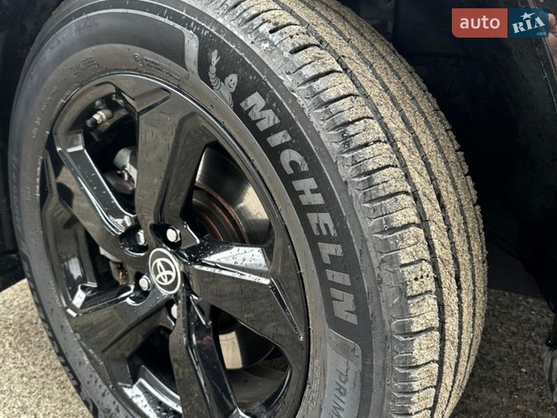 Позашляховик / Кросовер Toyota RAV4 2020 в Києві