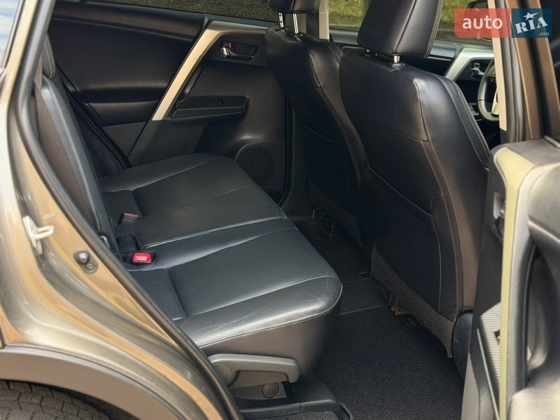 Позашляховик / Кросовер Toyota RAV4 2013 в Чернігові