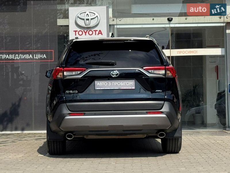 Внедорожник / Кроссовер Toyota RAV4 2019 в Ужгороде