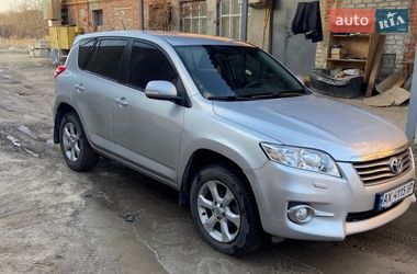 Позашляховик / Кросовер Toyota RAV4 2010 в Харкові