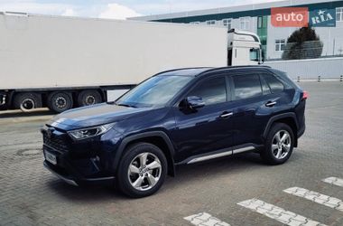 Позашляховик / Кросовер Toyota RAV4 2020 в Києві