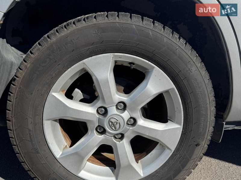 Позашляховик / Кросовер Toyota RAV4 2010 в Дніпрі