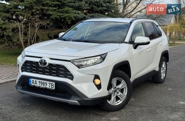 Внедорожник / Кроссовер Toyota RAV4 2019 в Киеве