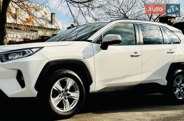 Внедорожник / Кроссовер Toyota RAV4 2021 в Киеве
