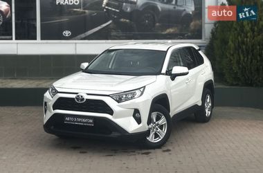 Позашляховик / Кросовер Toyota RAV4 2021 в Чернівцях