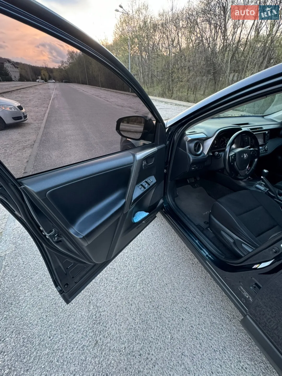2018 Toyota RAV 4 - мініатюра 9