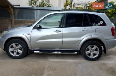 Позашляховик / Кросовер Toyota RAV4 2004 в Чернівцях