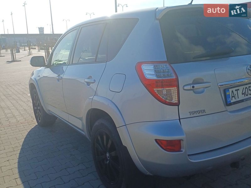 Позашляховик / Кросовер Toyota RAV4 2010 в Рожнятові