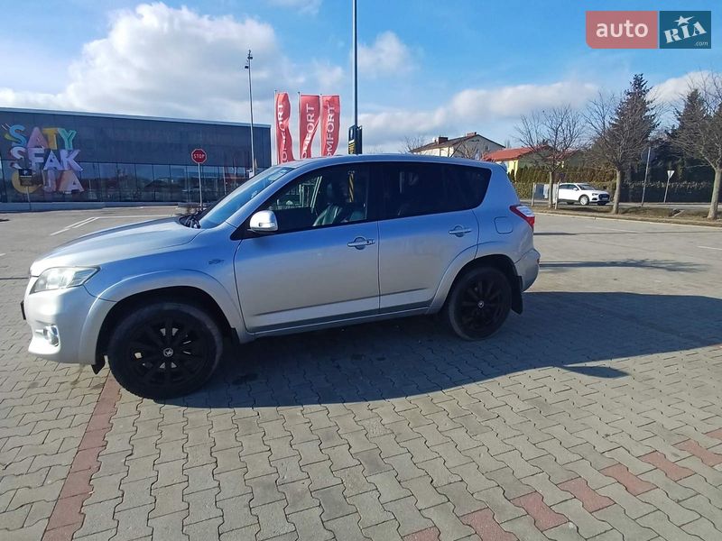 Позашляховик / Кросовер Toyota RAV4 2010 в Рожнятові