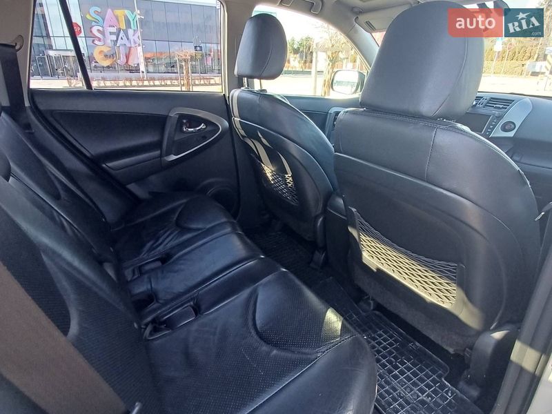 Позашляховик / Кросовер Toyota RAV4 2010 в Рожнятові
