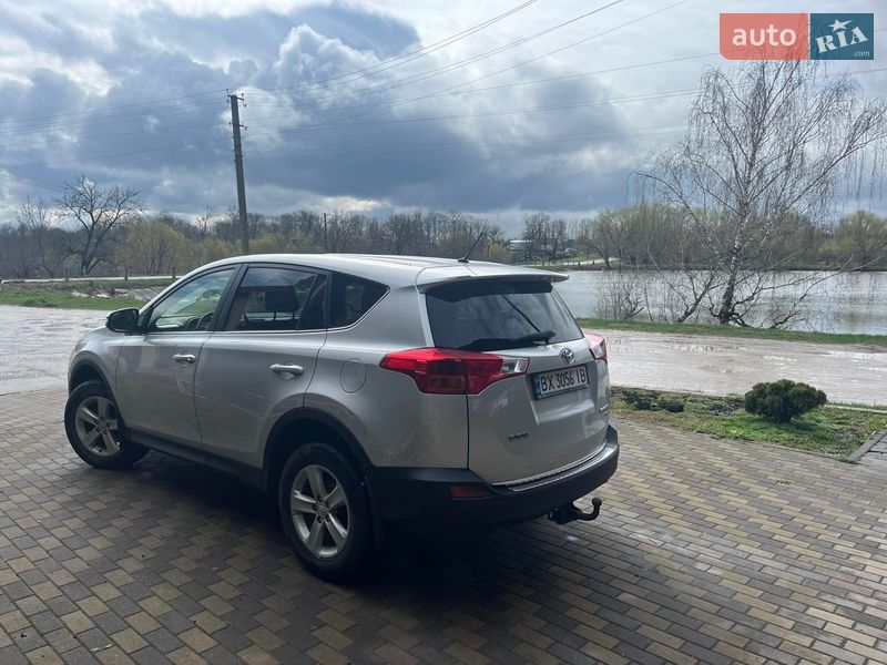 Позашляховик / Кросовер Toyota RAV4 2014 в Дунаївцях