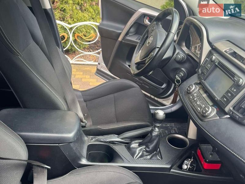 Позашляховик / Кросовер Toyota RAV4 2014 в Дунаївцях