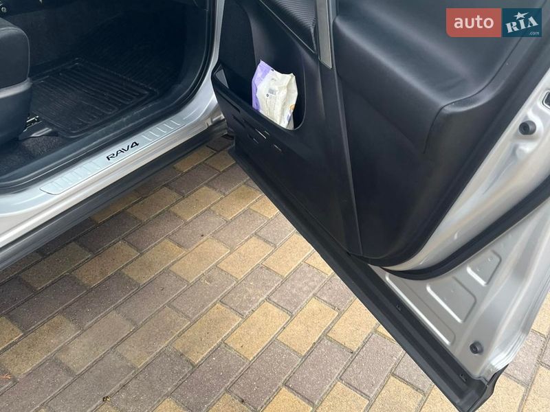 Позашляховик / Кросовер Toyota RAV4 2014 в Дунаївцях