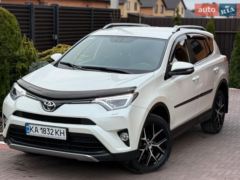Внедорожник / Кроссовер Toyota RAV4 2017 в Виннице