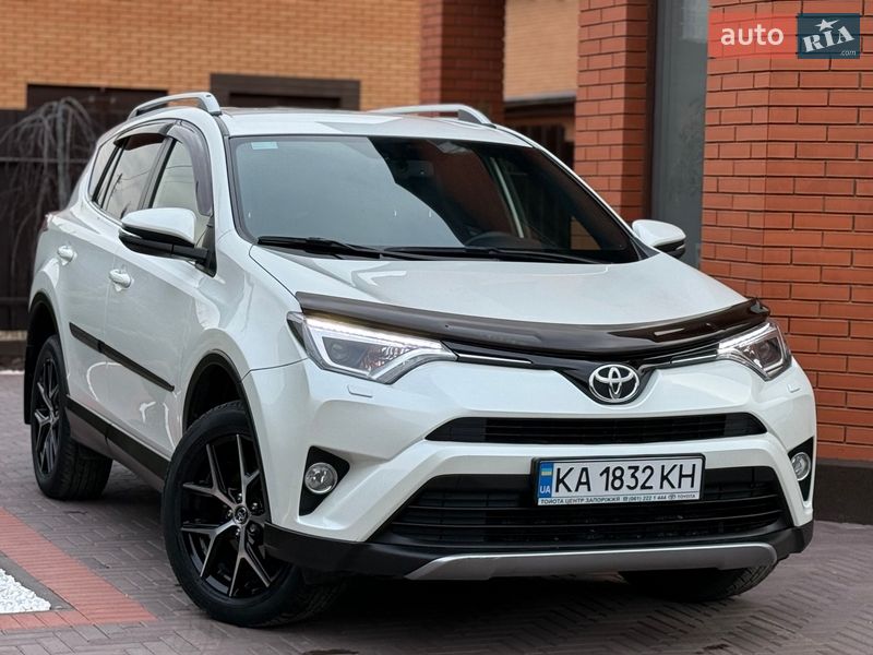 Внедорожник / Кроссовер Toyota RAV4 2017 в Виннице
