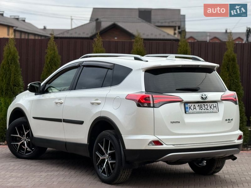 Внедорожник / Кроссовер Toyota RAV4 2017 в Виннице