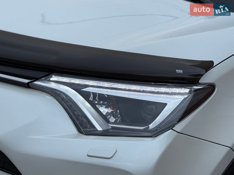 Внедорожник / Кроссовер Toyota RAV4 2017 в Виннице