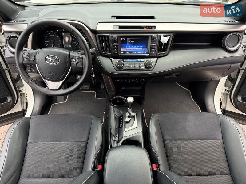 Внедорожник / Кроссовер Toyota RAV4 2017 в Виннице