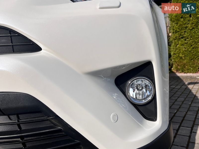 Внедорожник / Кроссовер Toyota RAV4 2018 в Львове
