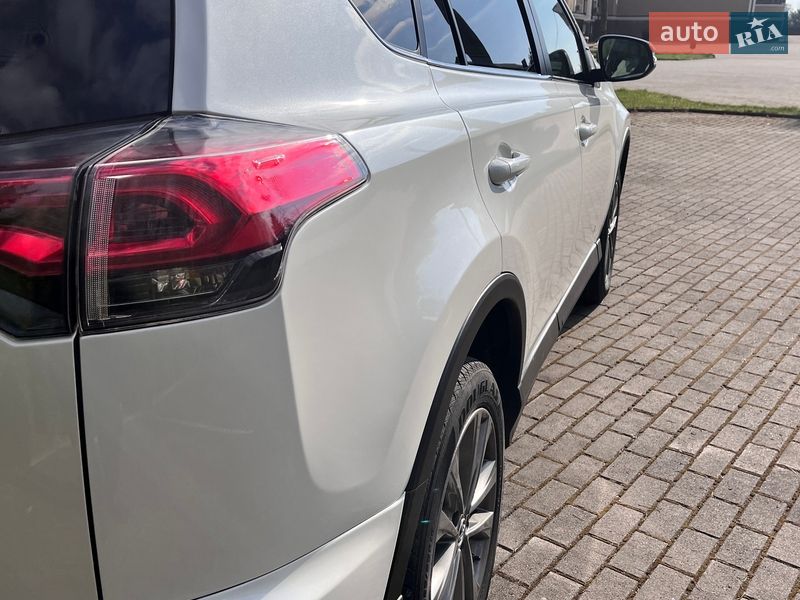 Внедорожник / Кроссовер Toyota RAV4 2018 в Львове
