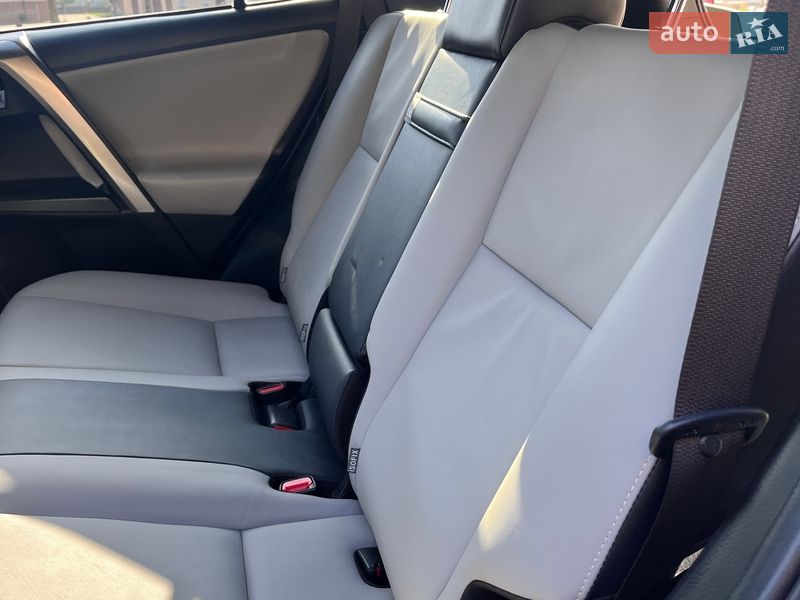 Внедорожник / Кроссовер Toyota RAV4 2018 в Львове