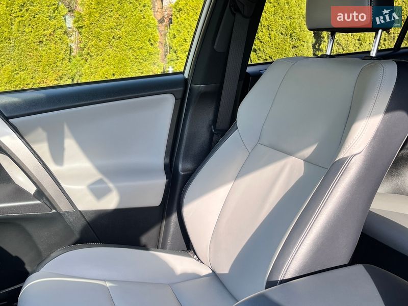 Внедорожник / Кроссовер Toyota RAV4 2018 в Львове
