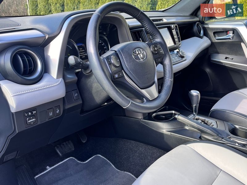 Внедорожник / Кроссовер Toyota RAV4 2018 в Львове
