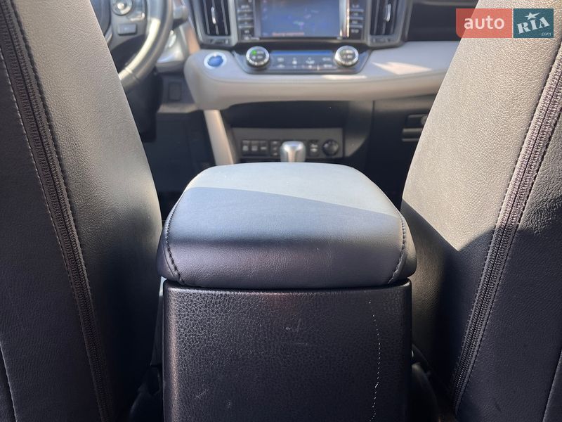 Внедорожник / Кроссовер Toyota RAV4 2018 в Львове