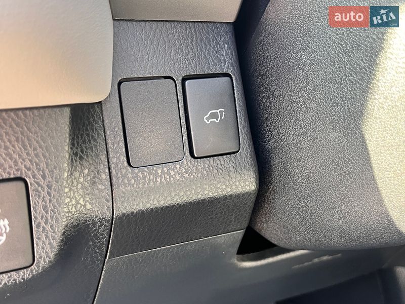 Внедорожник / Кроссовер Toyota RAV4 2018 в Львове