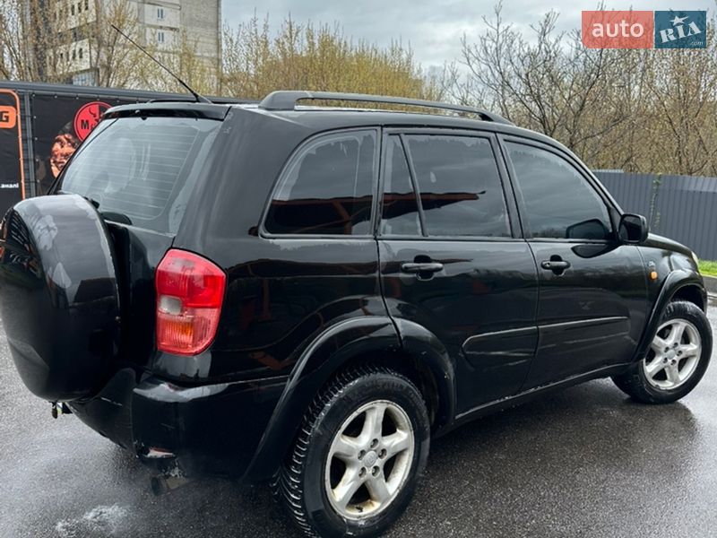 Внедорожник / Кроссовер Toyota RAV4 2002 в Харькове