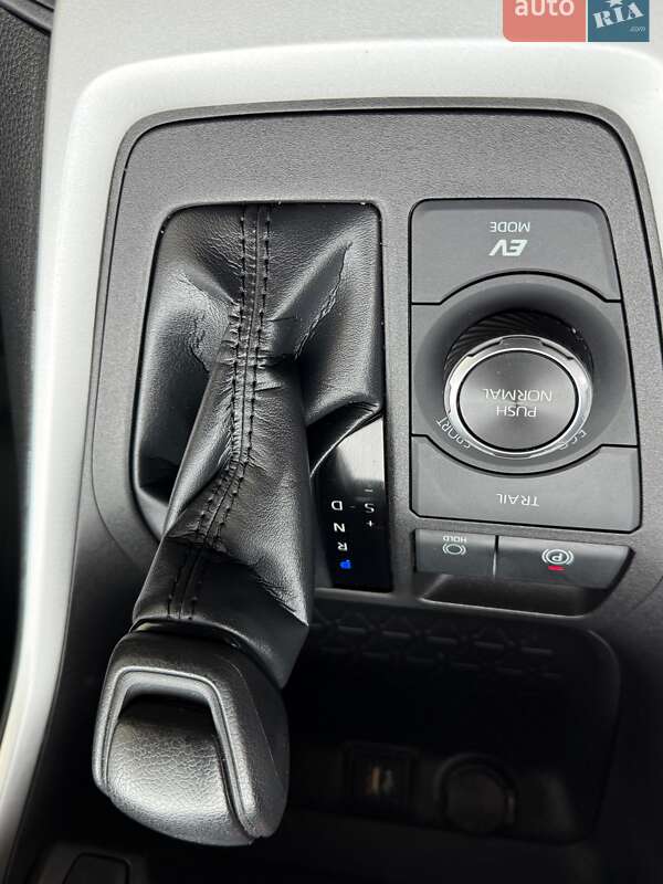 Позашляховик / Кросовер Toyota RAV4 2023 в Львові