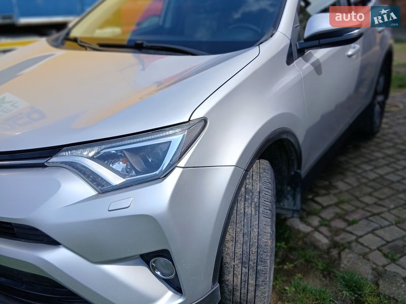 Внедорожник / Кроссовер Toyota RAV4 2016 в Черновцах фото Внедорожник / Кроссовер Toyota RAV4 2016 в Черновцах