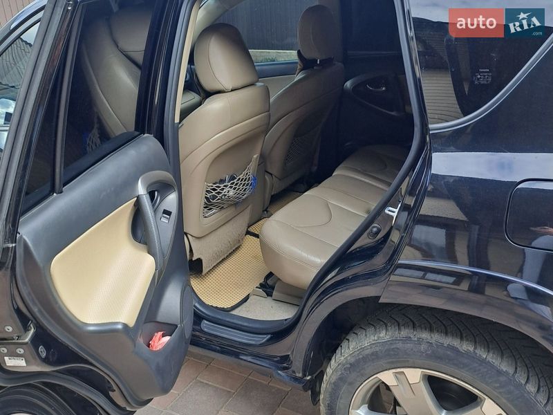 Внедорожник / Кроссовер Toyota RAV4 2010 в Черновцах