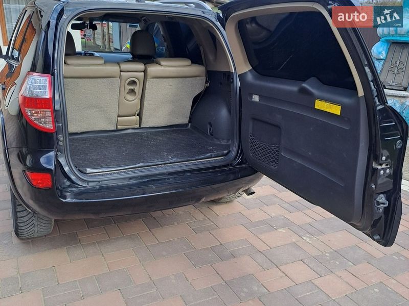 Внедорожник / Кроссовер Toyota RAV4 2010 в Черновцах