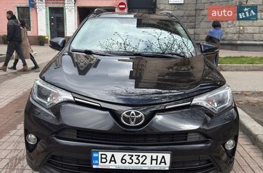 Позашляховик / Кросовер Toyota RAV4 2017 в Києві