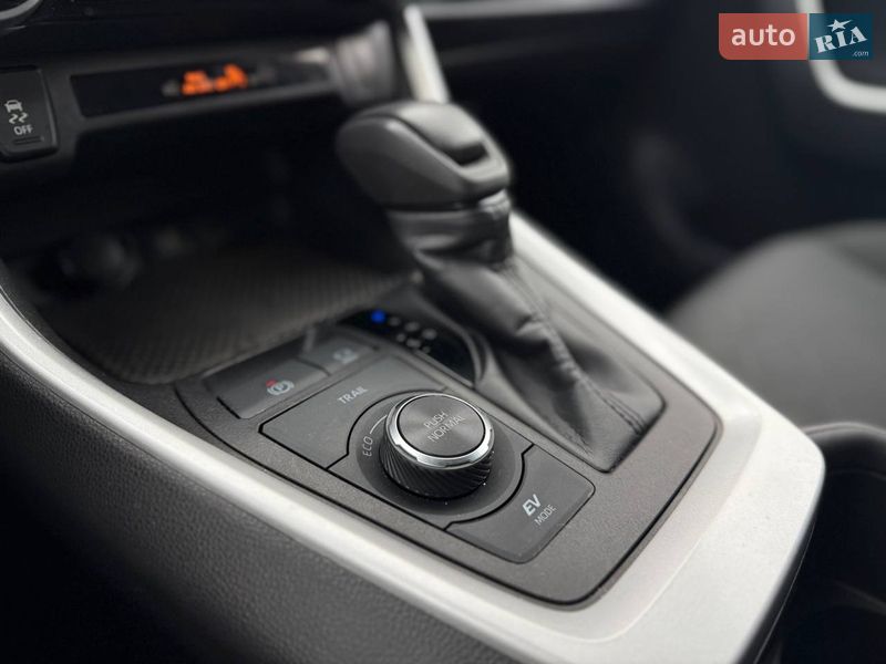 Внедорожник / Кроссовер Toyota RAV4 2024 в Киеве