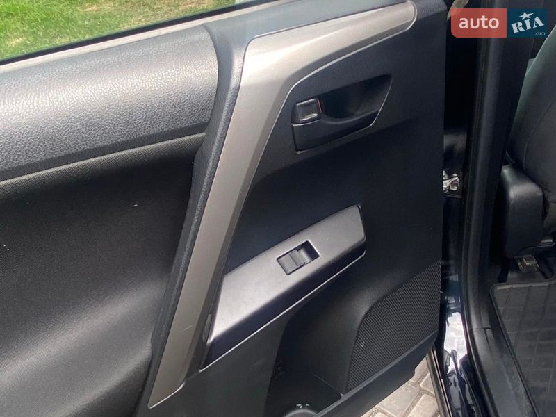 Внедорожник / Кроссовер Toyota RAV4 2018 в Киеве фото 7 Внедорожник / Кроссовер Toyota RAV4 2018 в Киеве