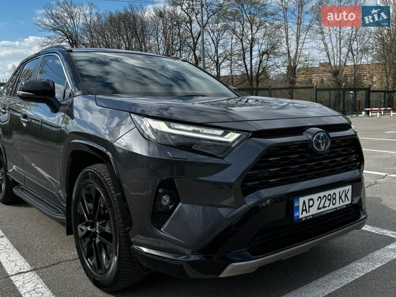 Внедорожник / Кроссовер Toyota RAV4 2023 в Харькове