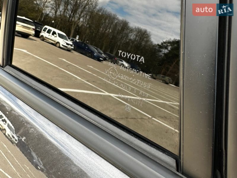 Внедорожник / Кроссовер Toyota RAV4 2023 в Харькове